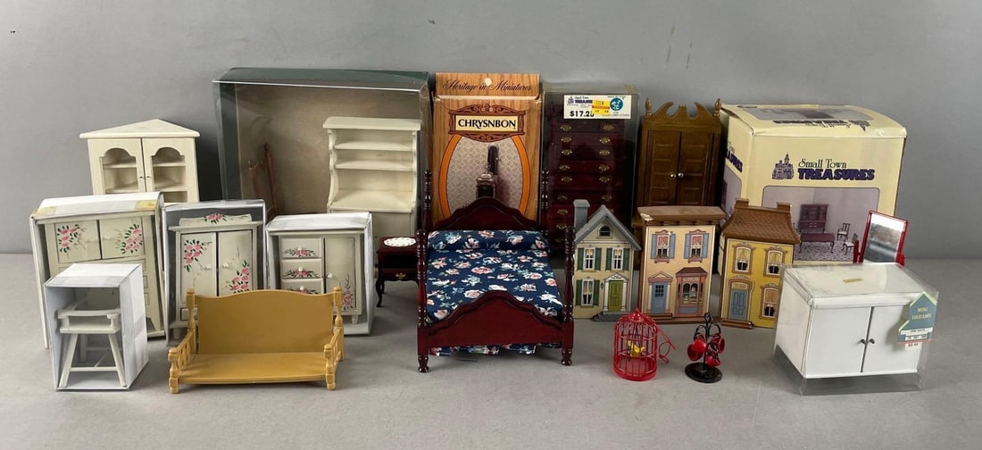 Group of Doll Furniture (1 of 3)