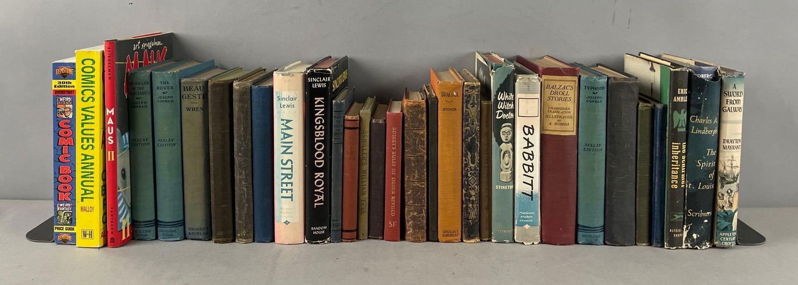 Group of Vintage and Modern Books: Includes maus, the spirit of St. Louis, Dracula, largest measures 9 1/2" x 6 1/2"