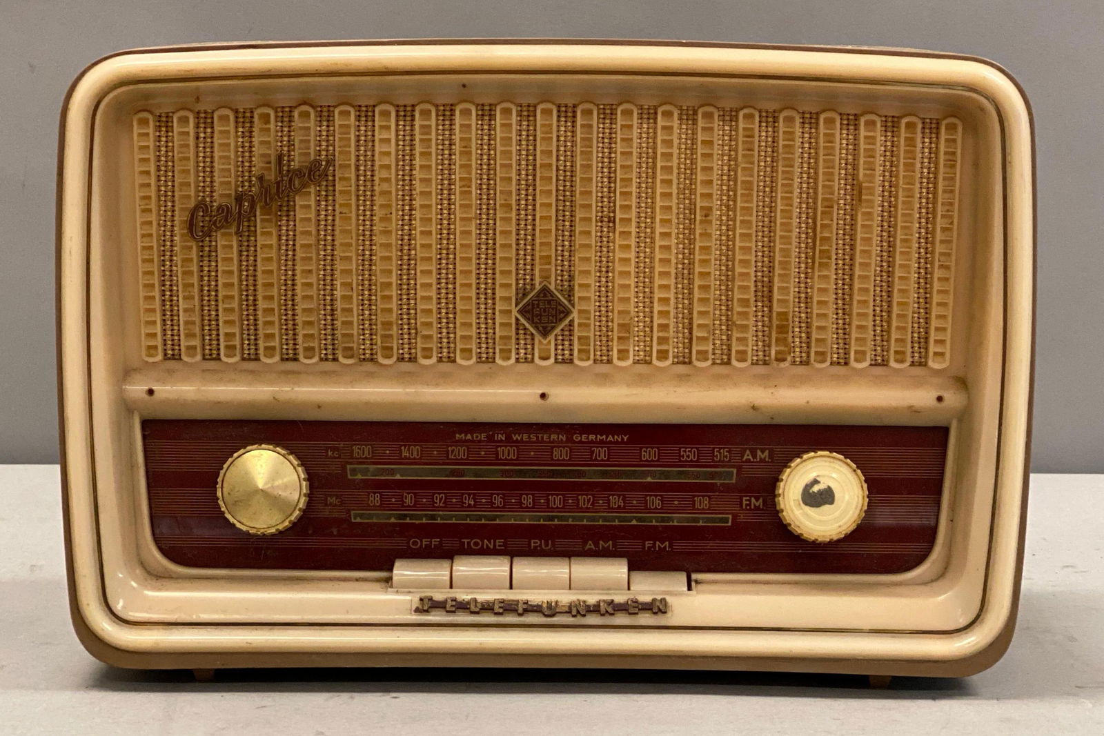 Telefunken Caprice Tube Radio (1 of 3)