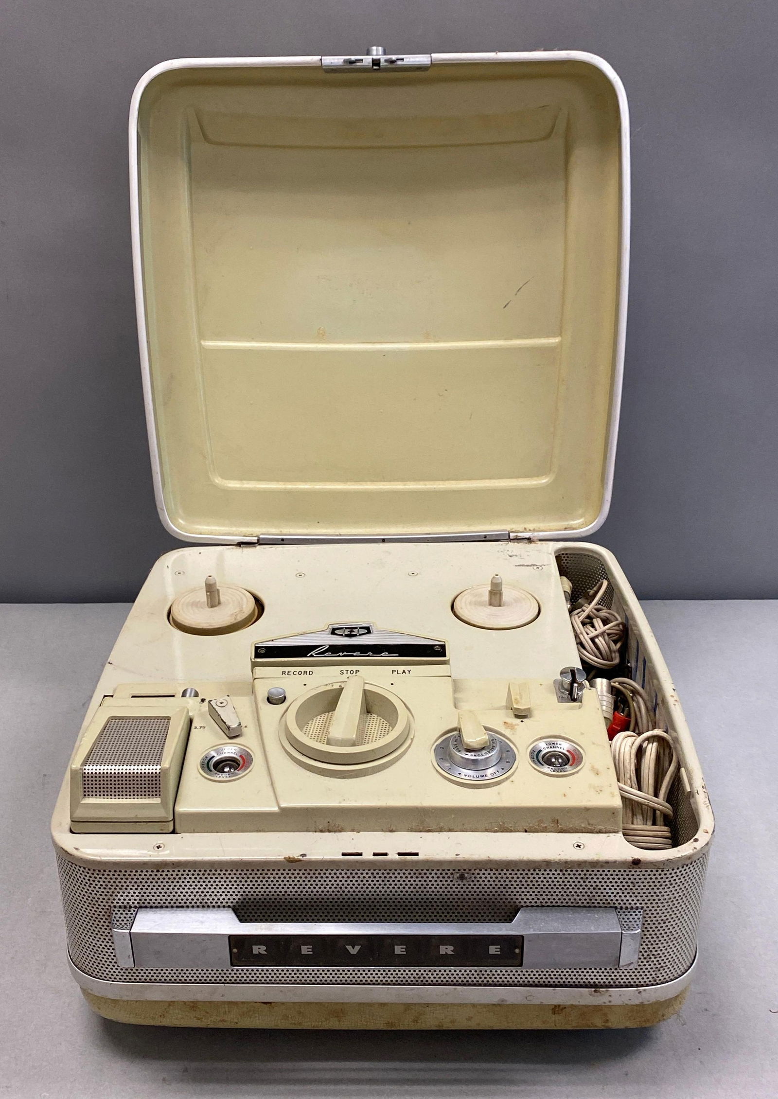 Revere T-2200 Portable Stereo Tape Magnetic Recorder: Powers on, measures 8” h x 14” W x 15” D