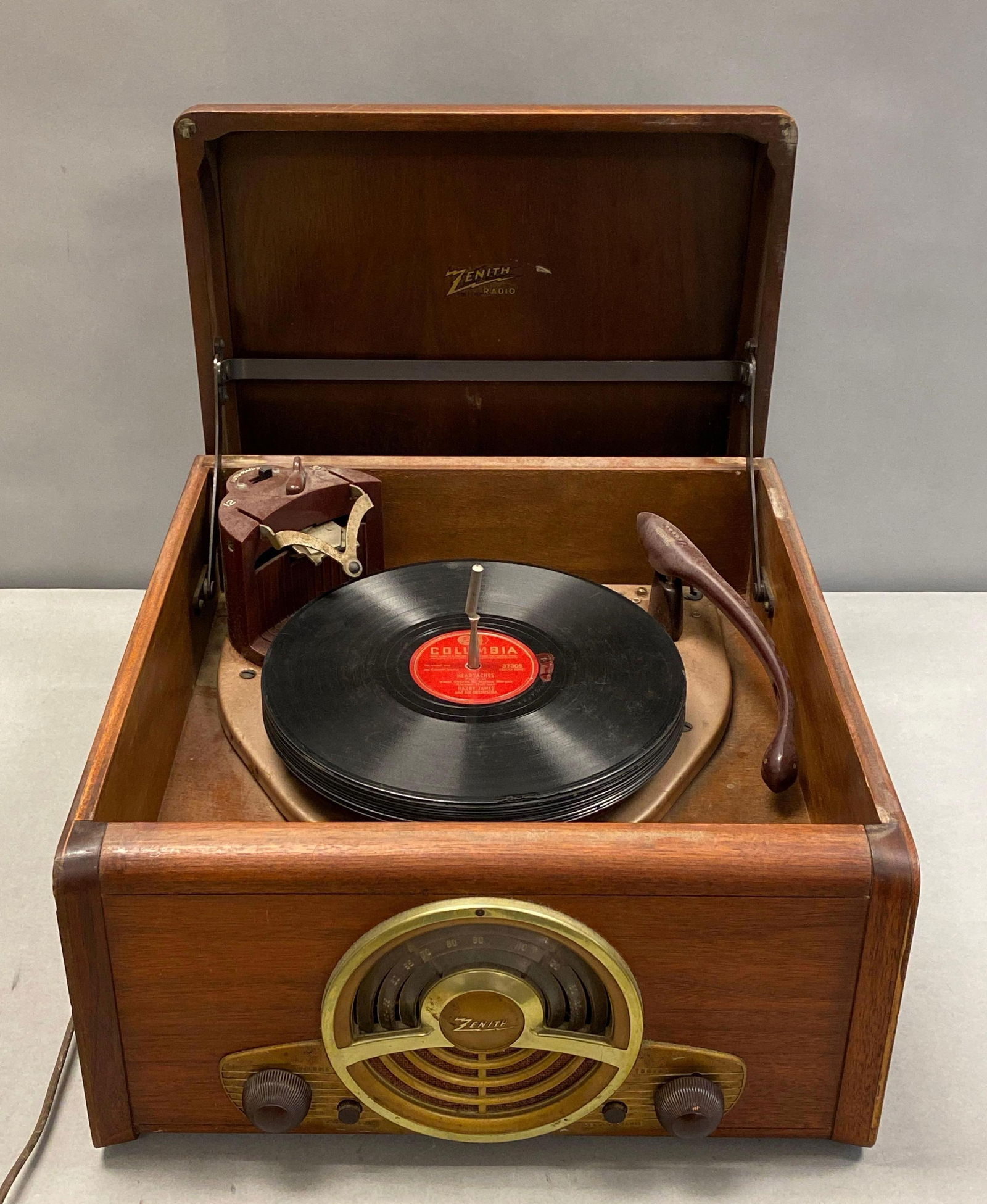 Zenith 6R886 Long Distance Radio and Record Player (1 of 3)