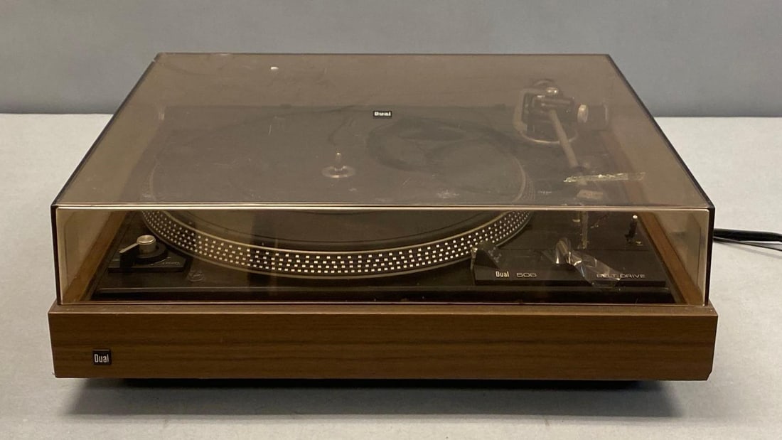 Dual CS 506 2 Speed Turntable: Powers on, crack in top cover, measures 6” H x 16 1/2” W x 14 1/2” D