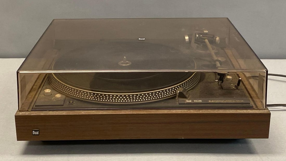 Dual CS 606 2 Speed Turntable (1 of 4)