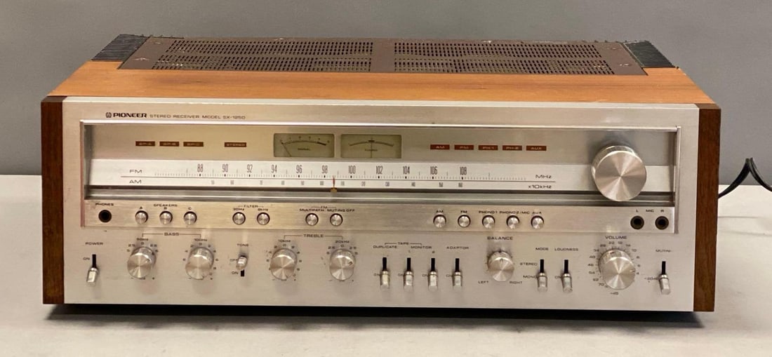 Pioneer SX-1250 Stereo Receiver (1 of 6)