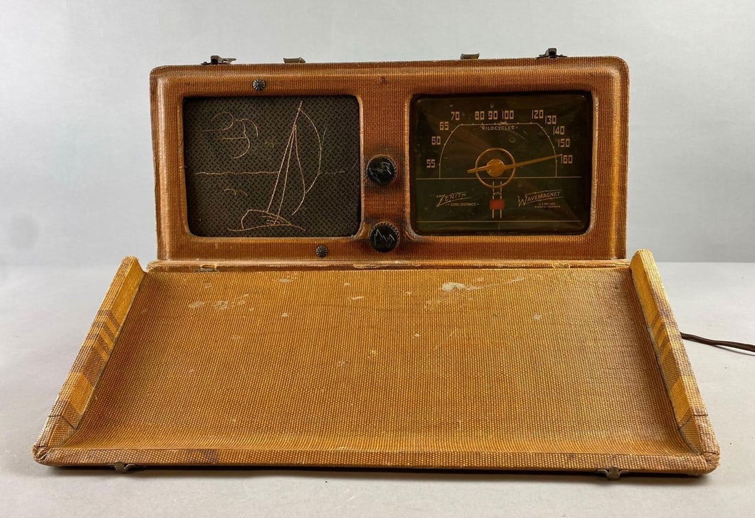 Zenith Long Distance Wavemagnet Radio: Powered on. Missing top handle. Measures H 10 x W 7 x L 15 inches.