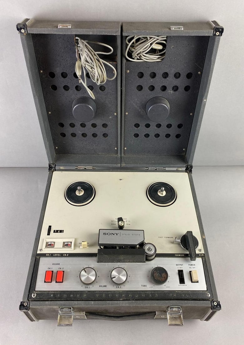 Sony Reel to Reel Stereo Tapecorder: Powers on . Measures H 9 x W 13 x L 15 inches.