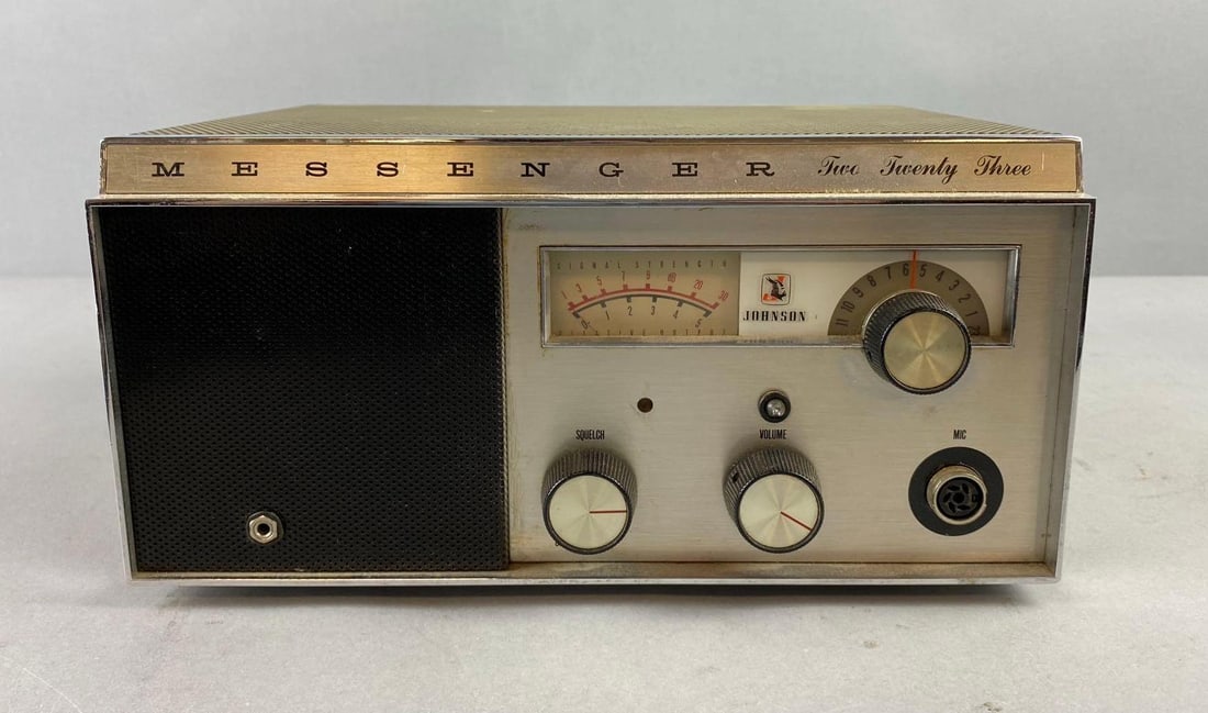 Johnson Messenger 223 Ham Radio: Non working. Cord has been cut. Measures H 5 1/2 x W 9 x L 11 inches.