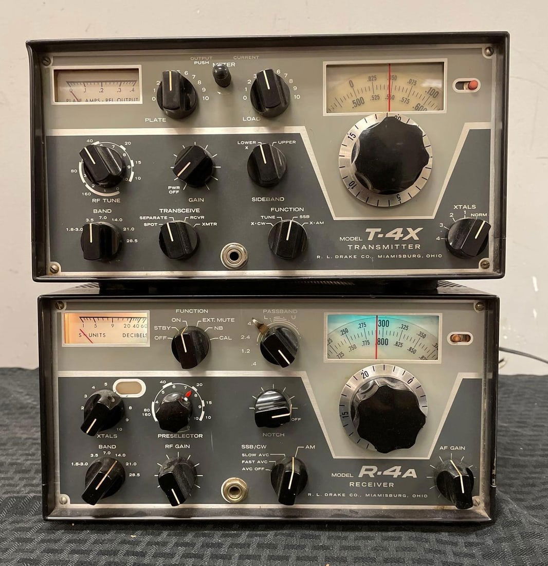 R.L. Drake Transmitter and Receiver: Model T4-X missing power cord, R-4A powered on, measures 5 3/4" x 10 3/4" x 12"