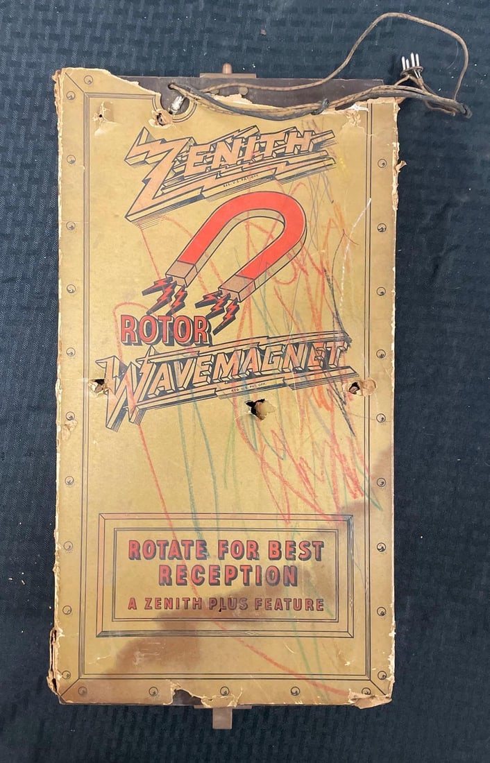 Vintage Zenith Rotor WaveMagnet TV Antenna: Original cardboard packaging, measures 16 1/2" x 9" x 4"