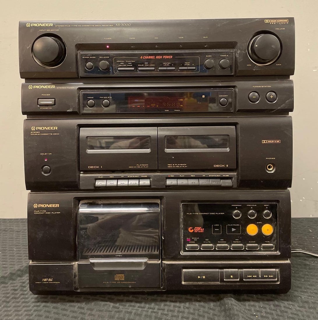 Pioneer XR-3000 Stereo (1 of 3)