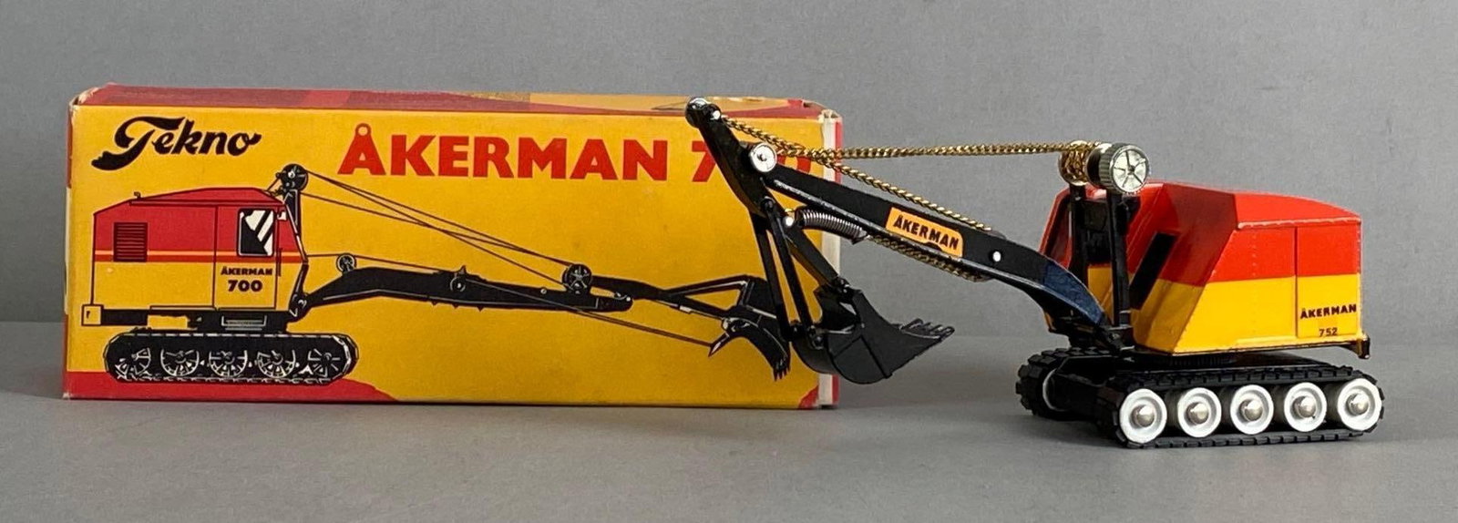Tekno Akerman 700 Die-Cast Chain Excavator (1 of 3)