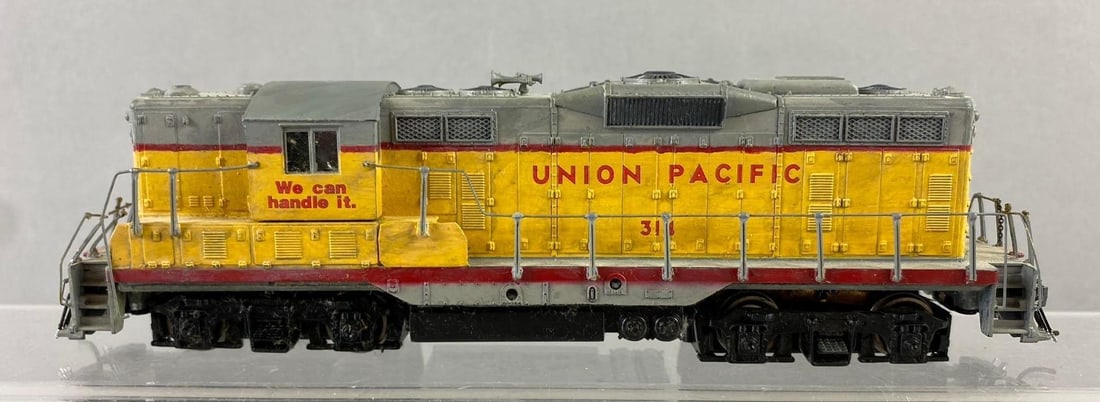 Athearn Ho Scale Union Pacific 314 Diesel Locomotive (1 of 4)