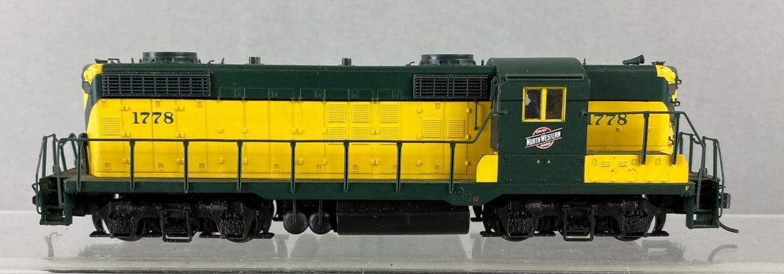 Athearn HO Scale Chicago & Northwestern 1778 Locomotive: Untested. May be missing small pieces. No box. Measures H 2 x W 1 x L 8 inches. Stand not included.