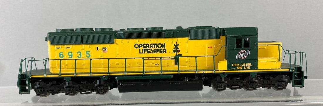 Athearn HO Scale Chicago & Northwestern Operation Lifesaver 6935 Locomotive: Untested. May be missing small pieces. No box. Measure H 2 x W 1 x L 9 inches. Stand not included.
