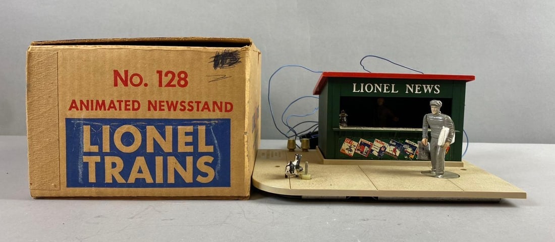 Vintage Lionel Trains Animated News Stand (1 of 4)