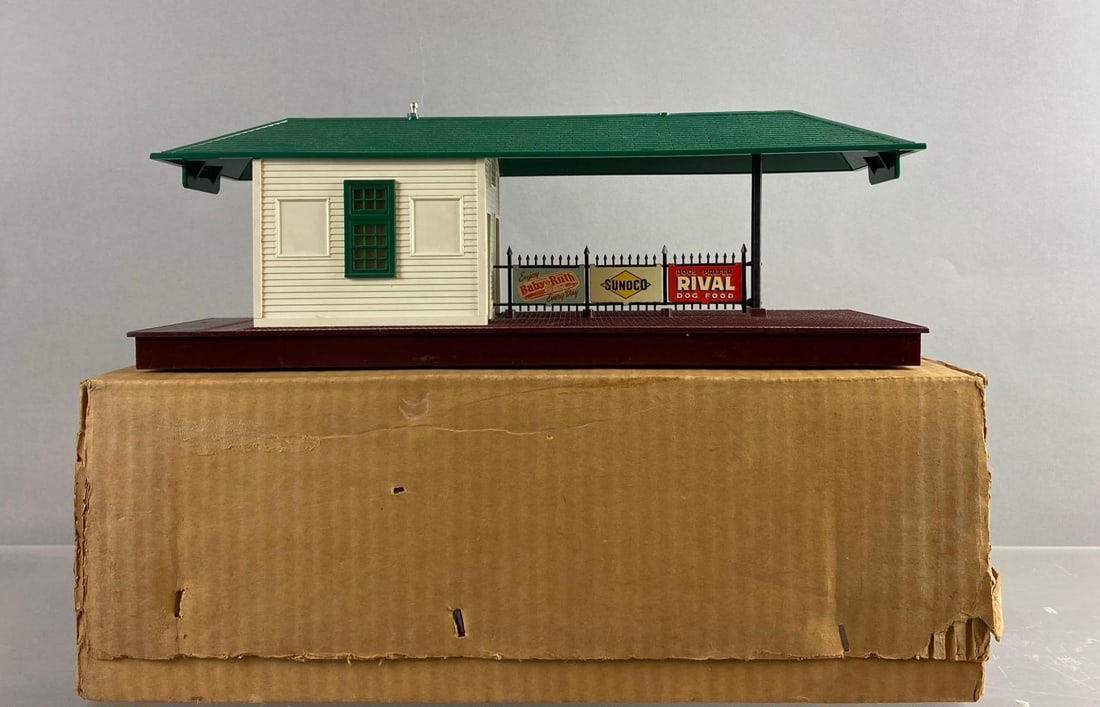 Vintage Lionel Trains Lighted Freight Station (1 of 3)
