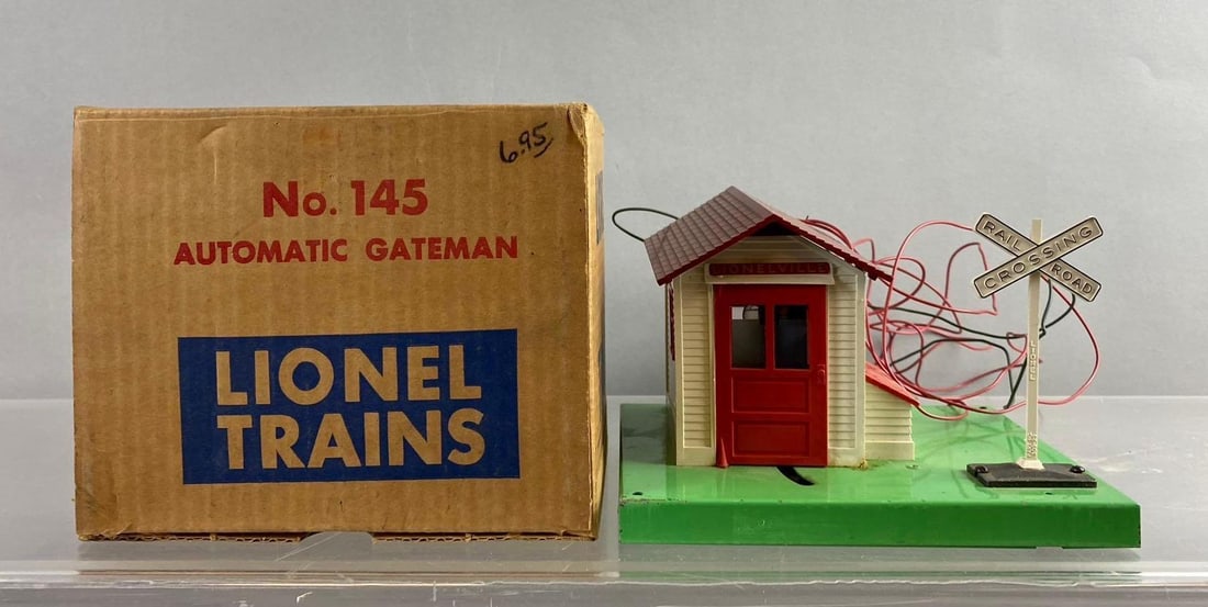 Vintage Lionel Trains Automatic Gateman (1 of 3)