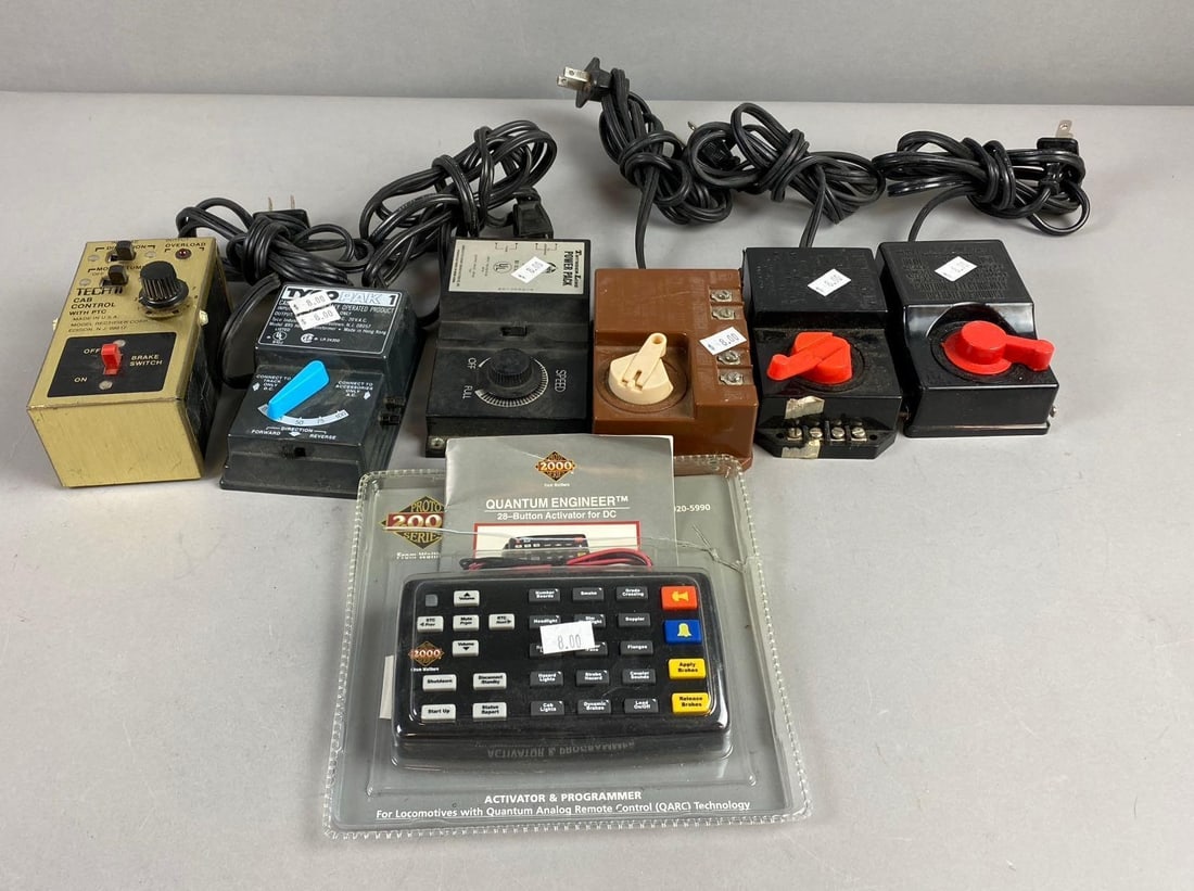 Group of Assorted Hobby Transformers for Trains and More (1 of 5)