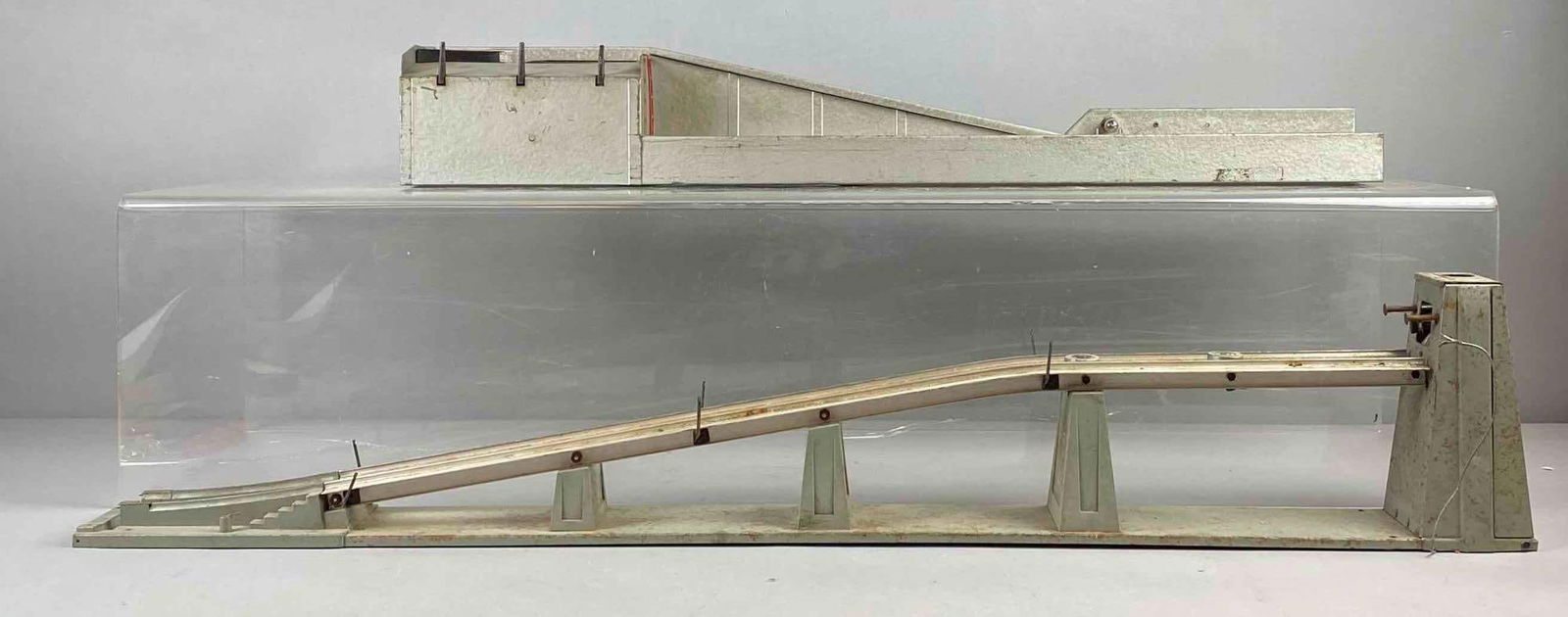 Group of 2 Vintage Lionel Trains Powered Accessories (1 of 5)