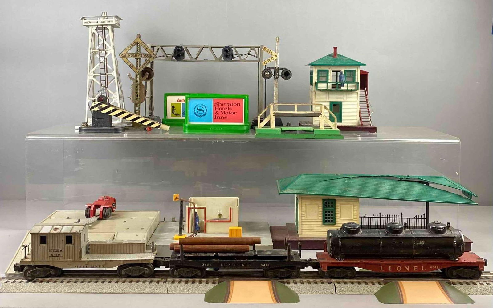 Group of Assorted Lionel Trains O Scale Train Cars and Accessories (1 of 3)