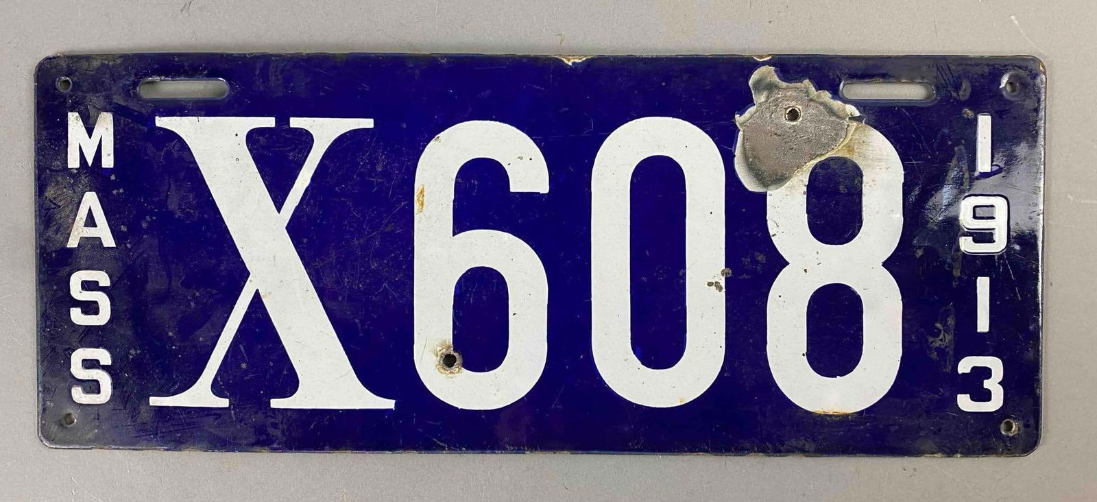 Vintage 1913 Enamel Porcelain Massachusetts License Plate (1 of 3)