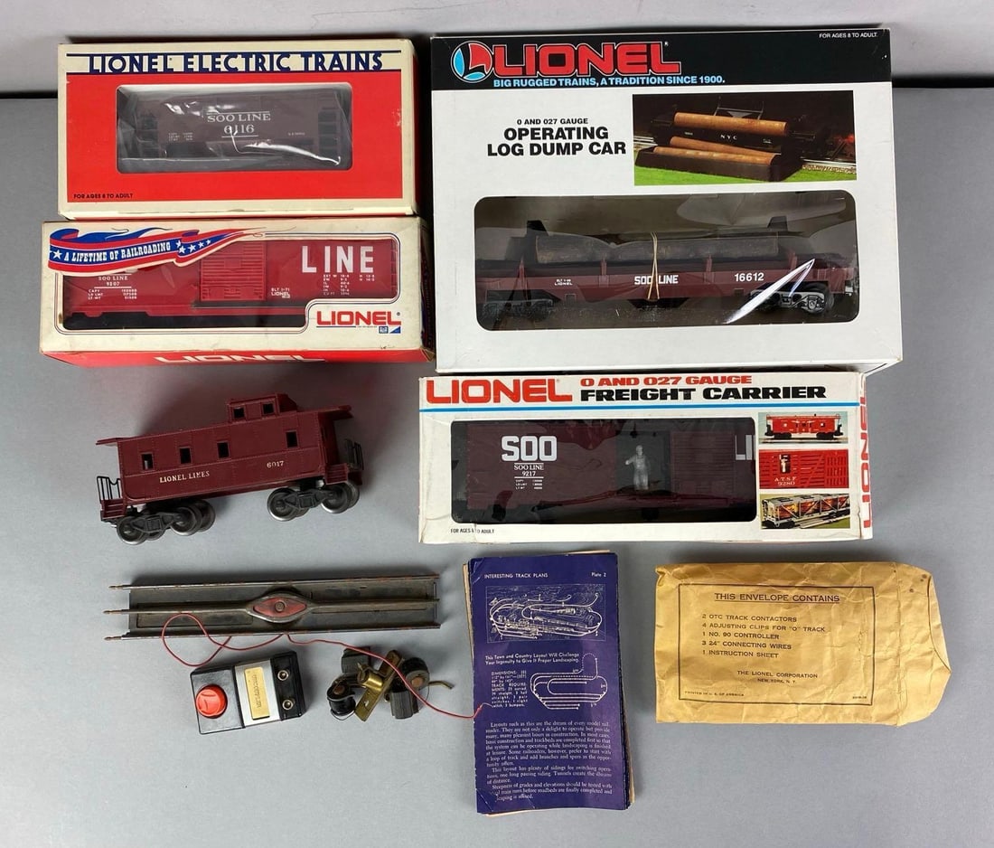 Group of Lionel O Scale Train Cars and More (1 of 3)