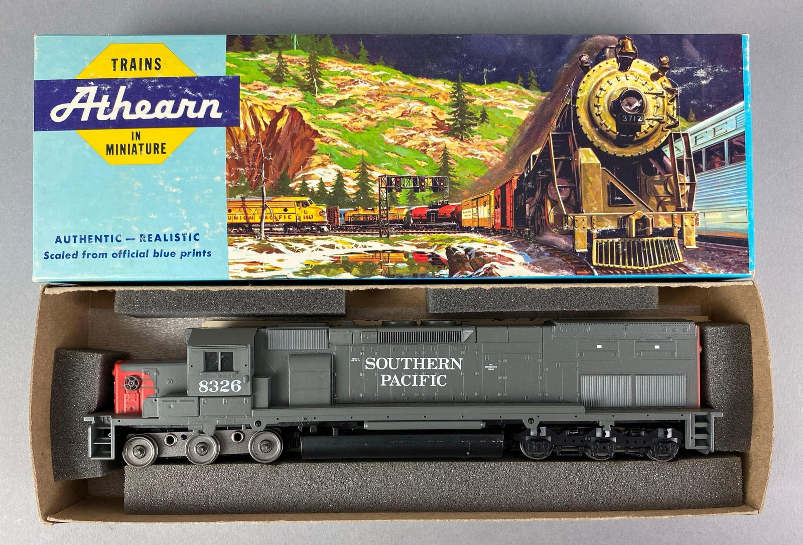 Athearn HO Scale SP SD40T-2 PWR Locomotive (1 of 2)