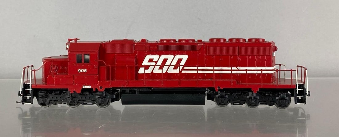 HO Scale SOO Line SD40-2 Diesel Locomotive: Untested, measures 9 1/2? in length