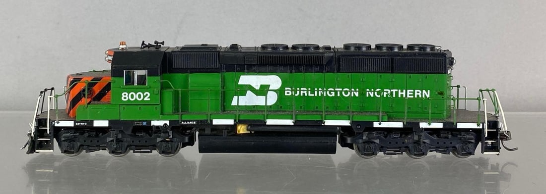 HO Scale Burlington Northern SD40-2 Diesel Locomotive: Untested, measures 9 1/2? in length