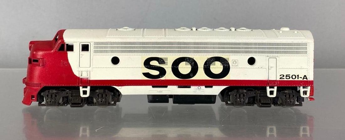 ATLAS HO Scale SOO Scale 2501-A Diesel Locomotive: Untested, measures 7 1/2? in length