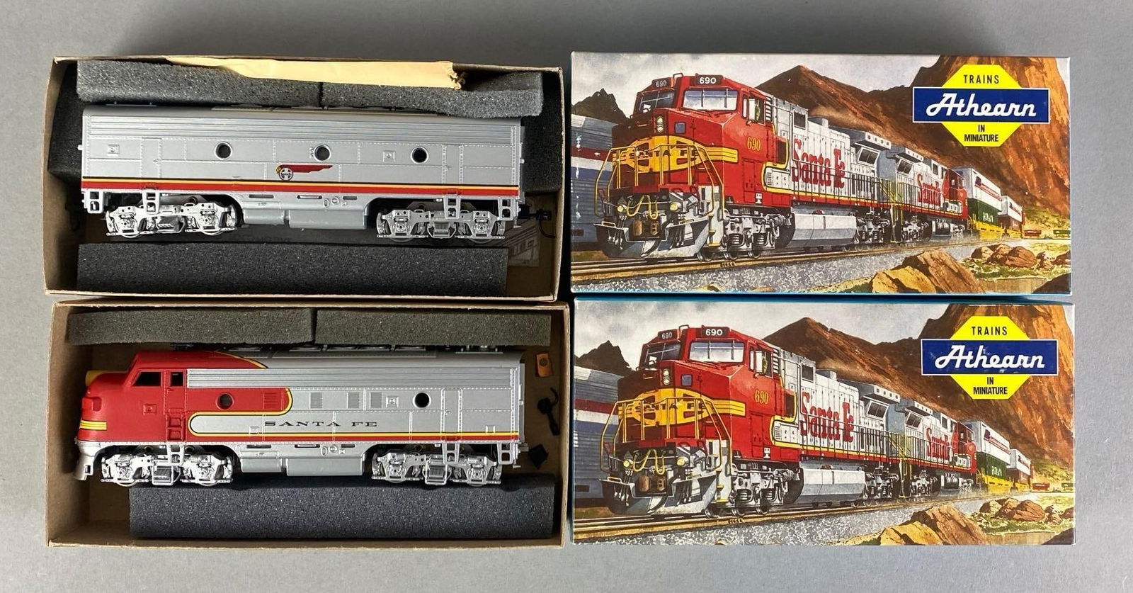 Athearn HO Scale Santa Fe F7A/B Diesel Locomotive and Tender (1 of 2)
