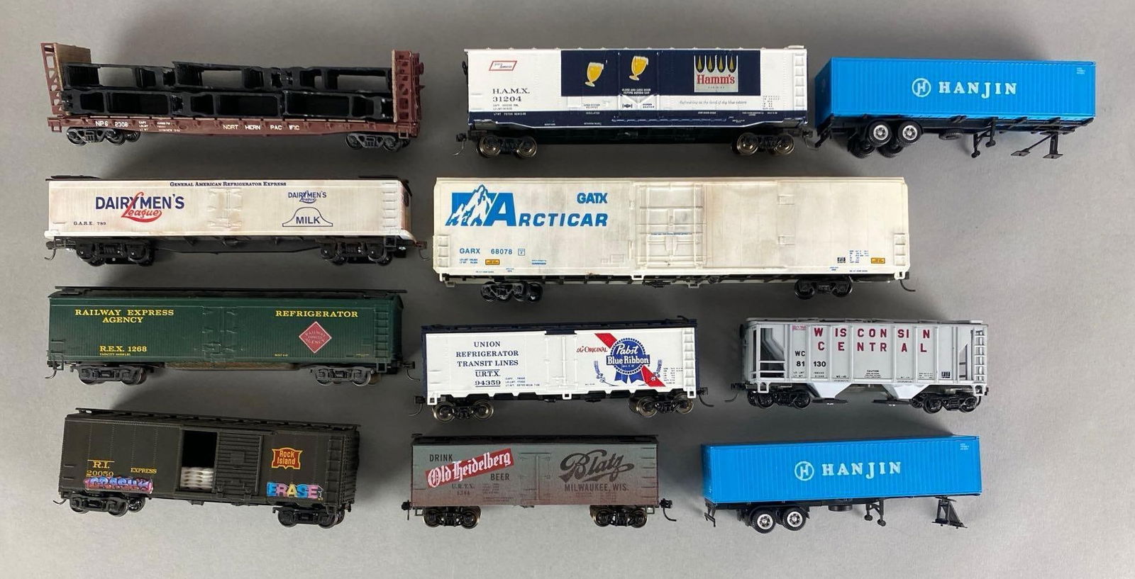 Group of HO Scale Model Train Cars and More (1 of 4)