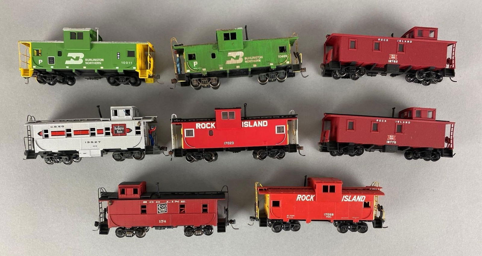 Group of HO Scale Model Train Cabooses: Includes Burlington northern, Burlington route, rock island and more, Longest measures 6? in length