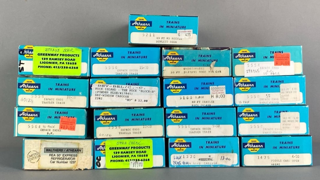 Group of Athearn HO Scale Model Train Cars: Unknown set completion, longest measures 6 1/2? in length