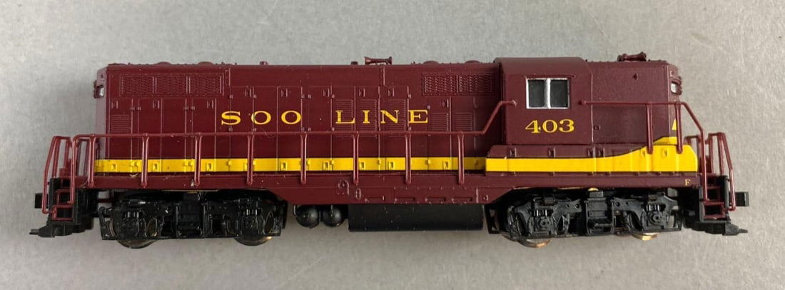 Atlas N Scale S00 Line 403 Locomotive (1 of 5)