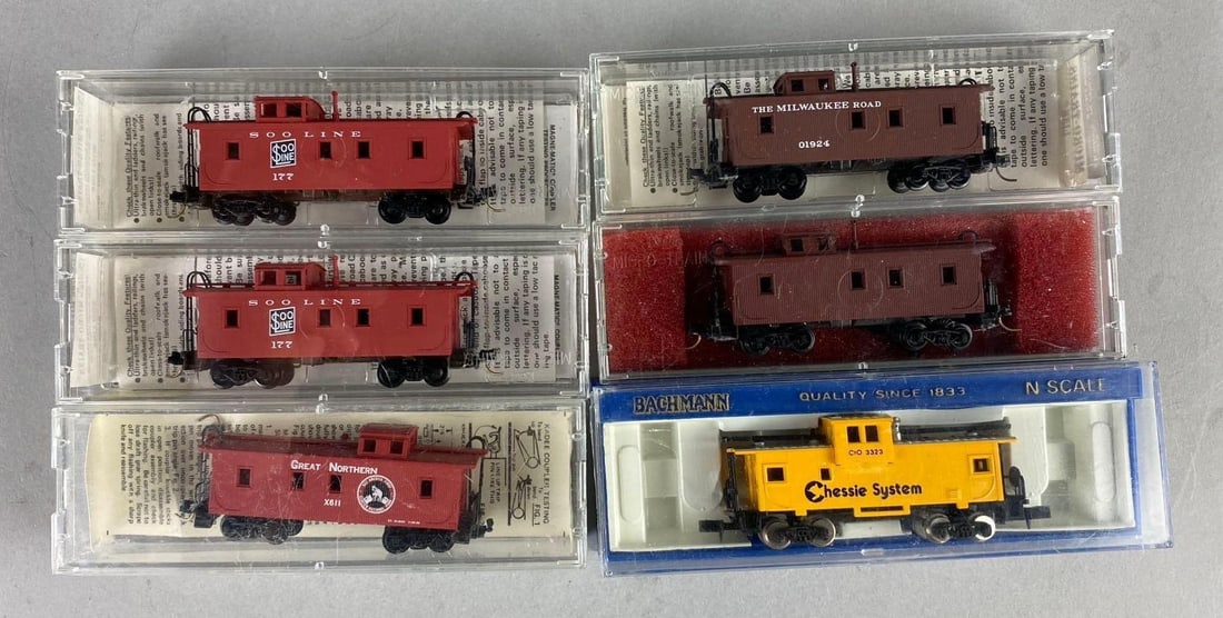 Group of 6 N Scale Caboose Train Cars (1 of 4)