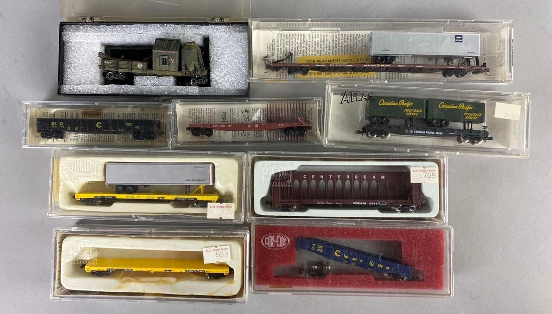 Group of 9 N Scale Railway Cars (1 of 4)
