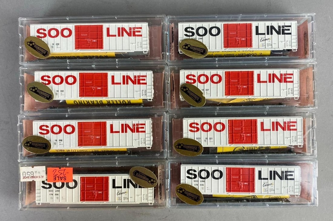 Group of 8 N Scale S00 Line Boxcars: Links new in packaging. One measures H 1 x W 1 1/2 x L 5inches.