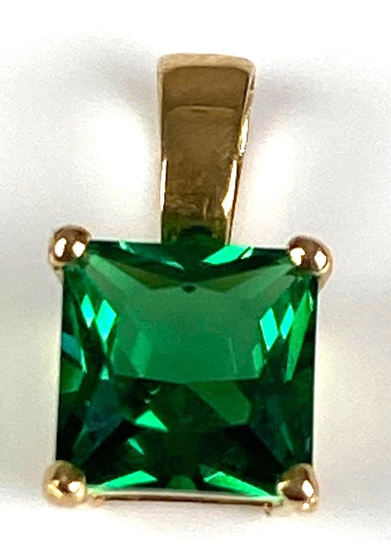 14K Yellow Gold CZ Pendant: Total weight of .3 grams, measures 1/4” H