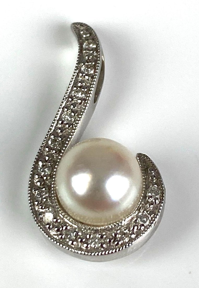 Signed IPS 14K White Gold Pearl Diamond Pendant: Total weight of 1.9 grams, measures 3/4” H x 1/2” W