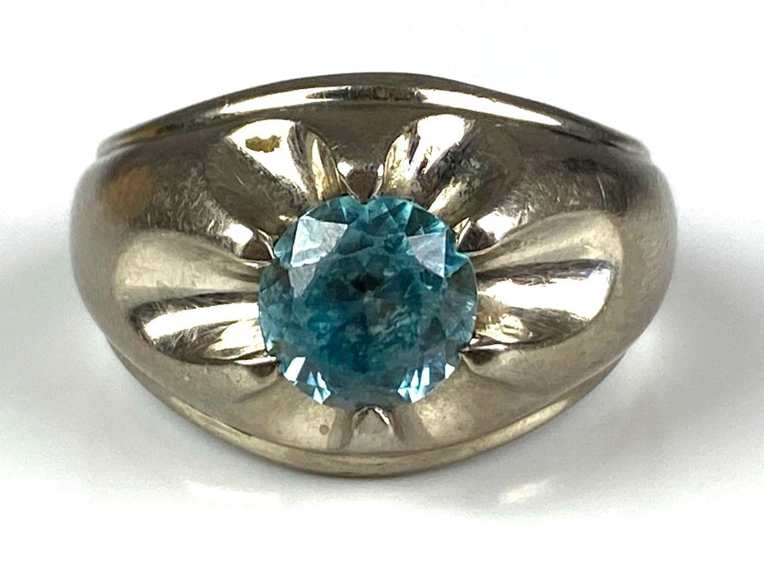 10K White Gold Sapphire Ring: Total weight of 7.8 grams, size 10