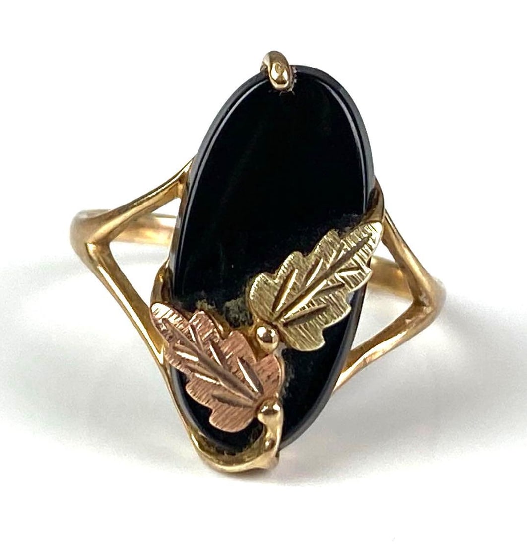 10K Yellow/Rose Gold Onyx Ring: Total weight of 3.4 grams, size 9 1/4