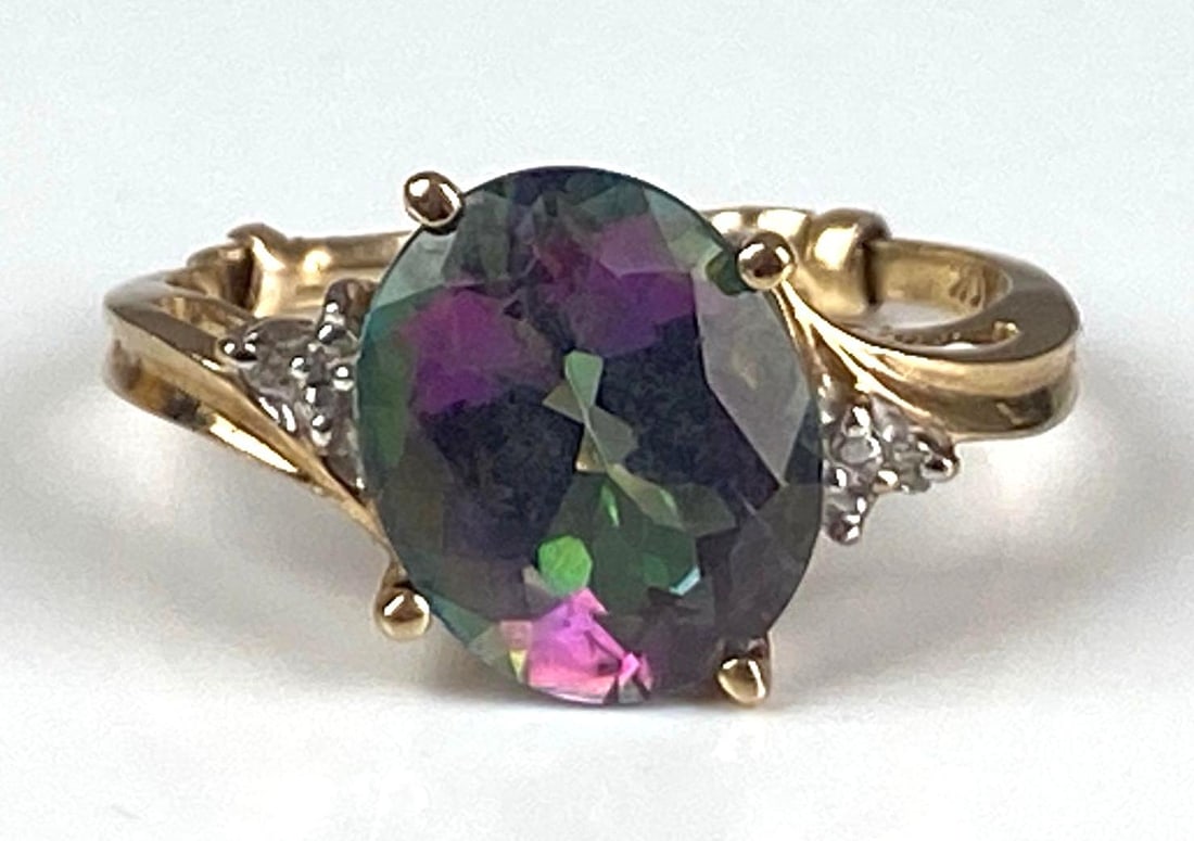 10K Yellow Gold Alexandrite Diamond Ring: Total weight of 3.3 grams, center stone loose within prongs, size 7 1/2