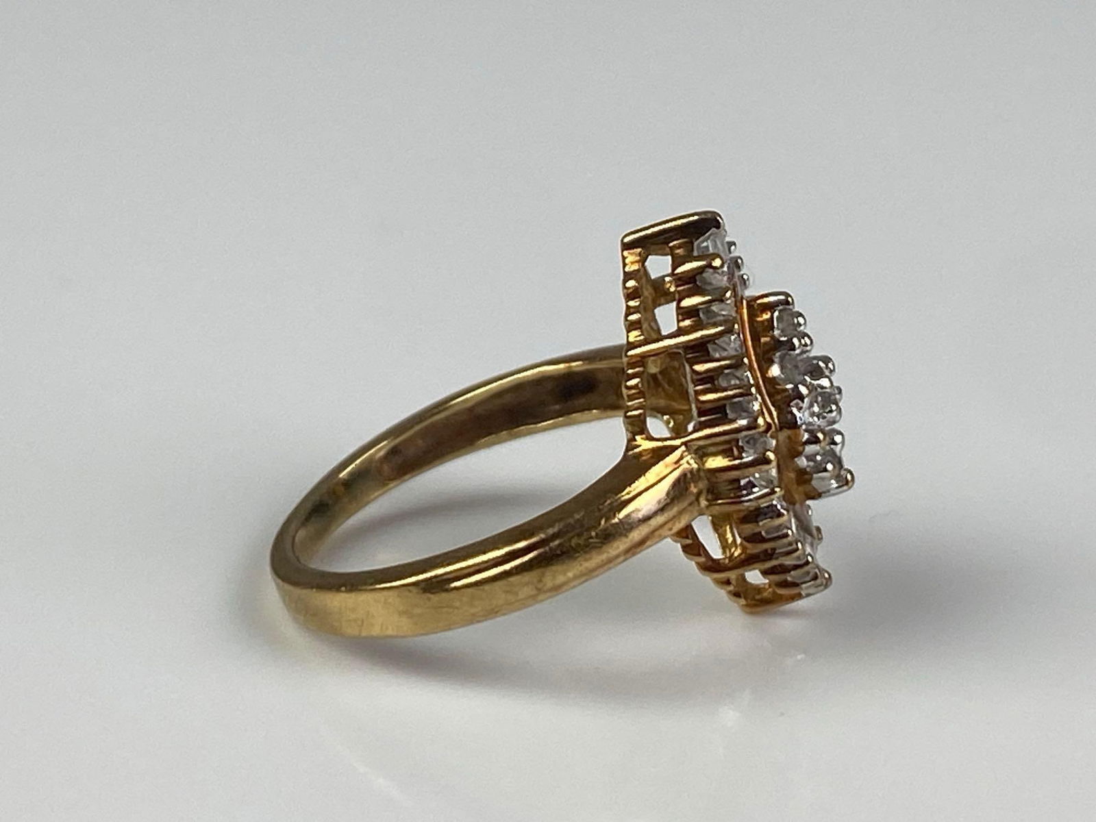 10K Yellow Gold Diamond Ring - 4