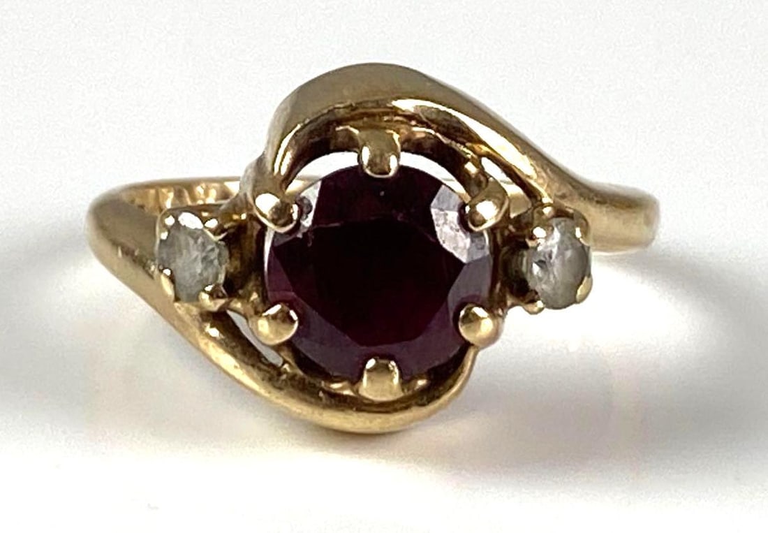 Signed 10K Yellow Gold Ruby Spinel Ring: Total weight of 2.2 grams, size 3 1/2