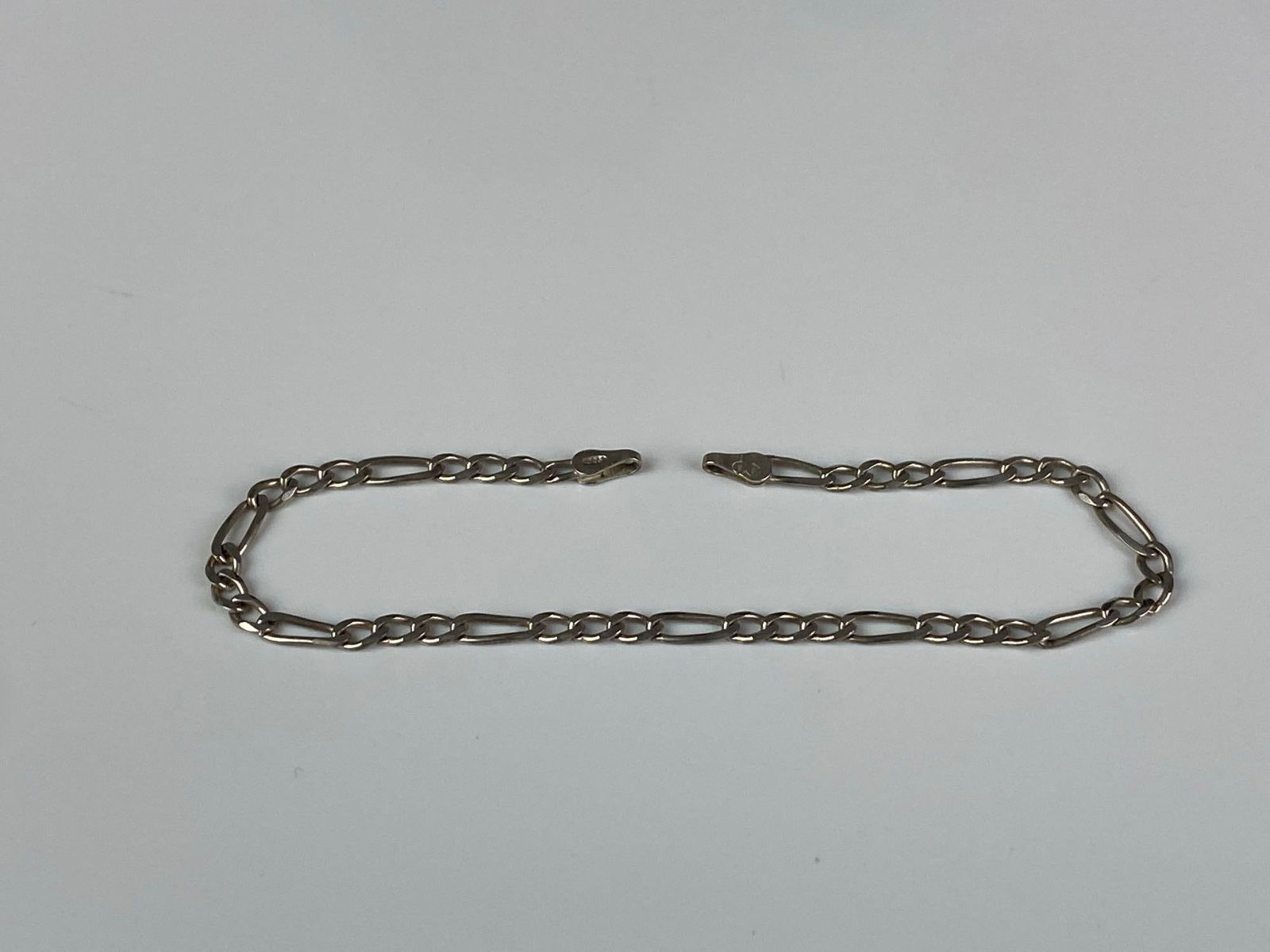 Signed Italian Sterling Silver Figaro Chain Bracelet: Missing clasp, Measures 7” in length