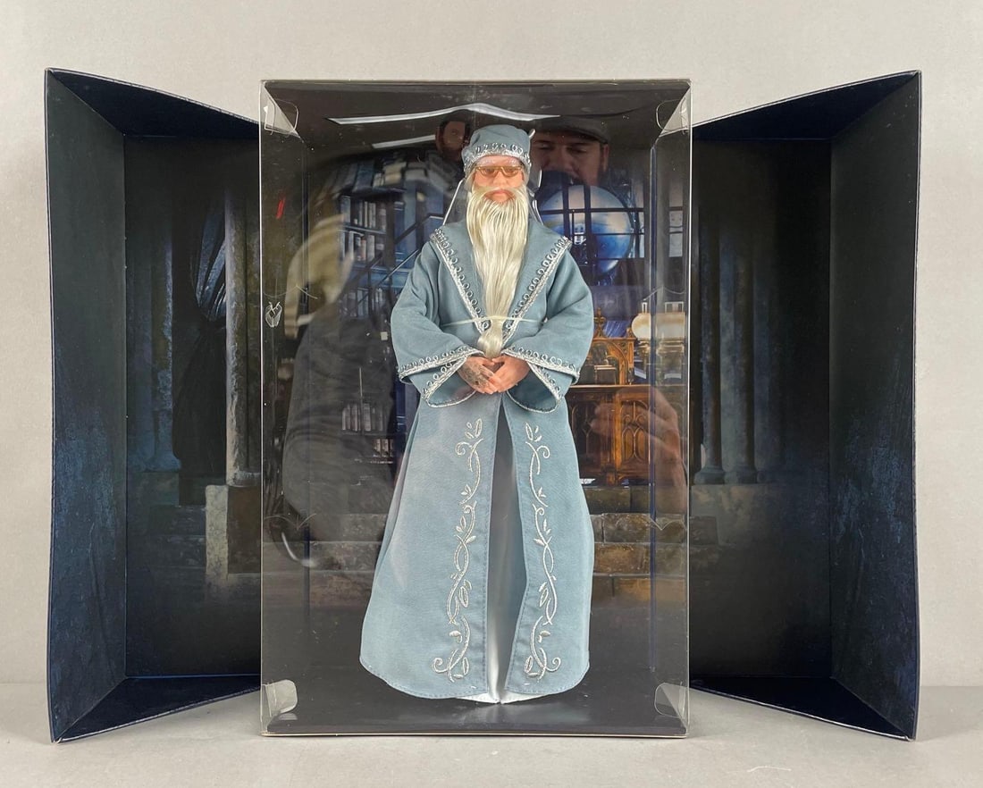 Wizarding World Harry Potter Exclusive Design Collection Albus Dumbledore Figure (1 of 4)
