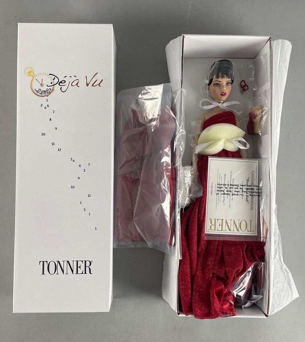 LE Tonner Deja Vu Rose Red Ball Fashion Doll: Limited edition of 125, 2014 UFDC, 16", original packaging