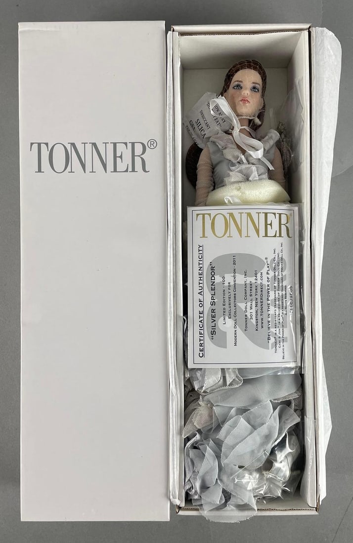 LE Tonner Silver Splendor Fashion Doll: Limited edition of 100, 2011 modern doll collectors convention, original packaging