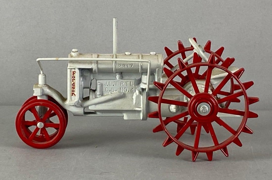 ERTL 1917 Fordson F Die-Cast Tractors: 1/16 scale